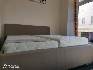 Postel Adéla s úložným prostorem a rošty